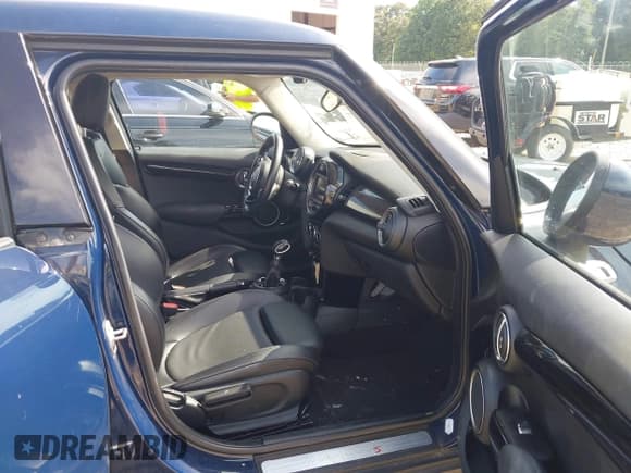 ✅ 2015 MINI Hardtop 4 Door S • VIN: WMWXU3C51F2B56492 • Lot: 43058677. Listed on IAAI with 121,616 mi. Free auction sales archive from the USA and detailed vehicle history report at DreamBid. Image 5.