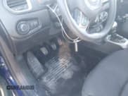 ✅ 2017 Jeep Renegade Sport • VIN: ZACCJAAH4HPF74031 • Lot: 41391549. Listed on IAAI with 81,780 mi. Free auction sales archive from the USA and detailed vehicle history report at DreamBid. Image 11.