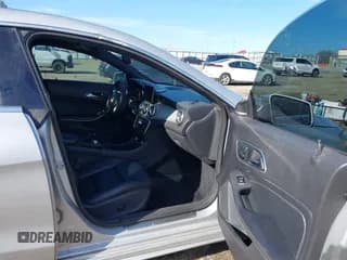 ✅ 2014 Mercedes-Benz CLA 250 • VIN: WDDSJ4EB8EN045064 • Lot: 43815031. Wystawiony na IAAI z przebiegiem 177 657 mil. Bezpłatny archiwum sprzedaży aukcyjnych z USA i szczegółowy raport historii pojazdu na DreamBid. Zdjęcie 5.