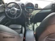 ✅ 2017 MINI Countryman Cooper • VIN: WMZYS7C34H3E06761 • Lot: 82686545. Listed on Copart with 101,216 mi. Free auction sales archive from the USA and detailed vehicle history report at DreamBid. Image 8.