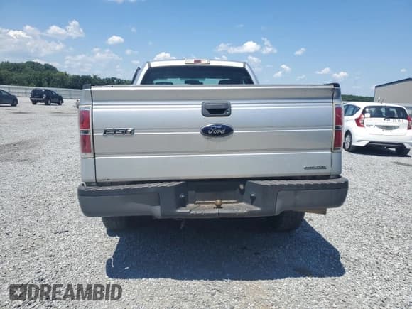 ✅ 2013 Ford F-150 XL • VIN: 1FTMF1CF1DFD62850 • Lot: 63631355. Listed on Copart with 138,624 mi. Free auction sales archive from the USA and detailed vehicle history report at DreamBid. Image 6.