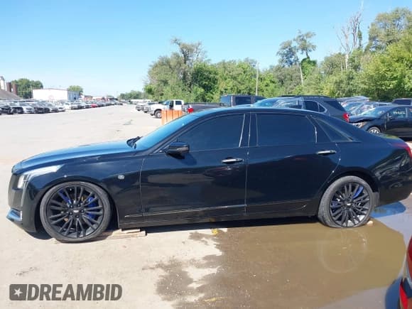 ✅ 2018 Cadillac CT6 Premium Luxury AWD • VIN: 1G6KG5RS4JU147263 • Lot: 43062538. Listed on IAAI with 118,527 mi. Free auction sales archive from the USA and detailed vehicle history report at DreamBid. Image 14.