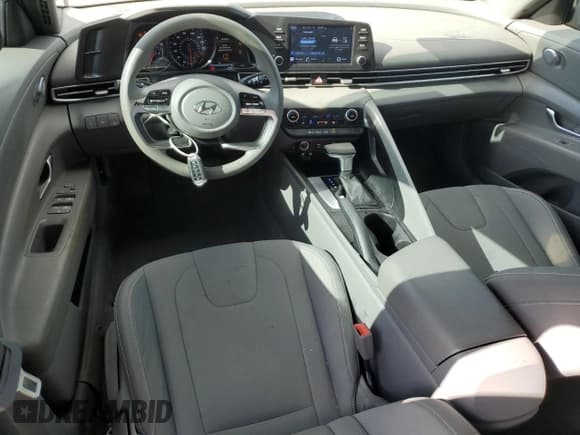 ✅ 2022 Hyundai Elantra SEL • VIN: 5NPLM4AGXNH082804 • Lot: 82569325. Listed on Copart with 40,674 mi. Free auction sales archive from the USA and detailed vehicle history report at DreamBid. Image 8.