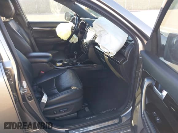 ✅ 2014 Kia Sorento SX Limited • VIN: 5XYKWDA70EG539276 • Lot: 43597745. Listed on IAAI with 112,493 mi. Free auction sales archive from the USA and detailed vehicle history report at DreamBid. Image 5.