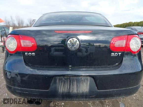 ✅ 2008 Volkswagen Eos Turbo • VIN: WVWBA71F58V051865 • Лот: 43645412. Опубликован ранее на IAAI с пробегом 137 662 миль. Бесплатный доступ к архиву аукционных продаж из США и подробный отчёт об истории автомобиля на DreamBid. Изображение 17.