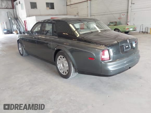 ✅ 2005 Rolls-Royce Phantom • VIN: SCA1S68495UX07744 • Lot: 42914360. Wystawiony na IAAI z przebiegiem 39 607 mil. Bezpłatny archiwum sprzedaży aukcyjnych z USA i szczegółowy raport historii pojazdu na DreamBid. Zdjęcie 3.
