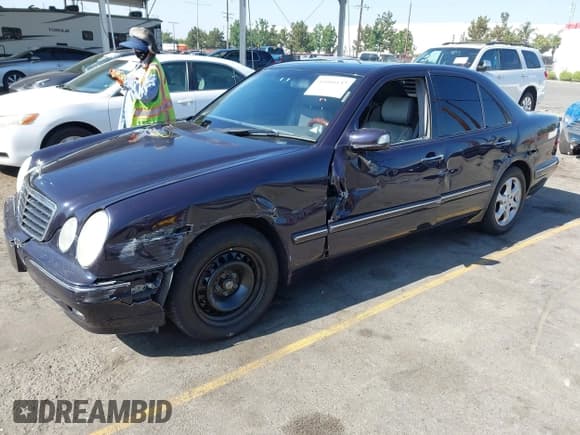 ✅ 2002 Mercedes-Benz E 320 • VIN: WDBJF65J52B402285 • Lot: 43006132. Listed on IAAI with 144,410 mi. Free auction sales archive from the USA and detailed vehicle history report at DreamBid. Image 17.