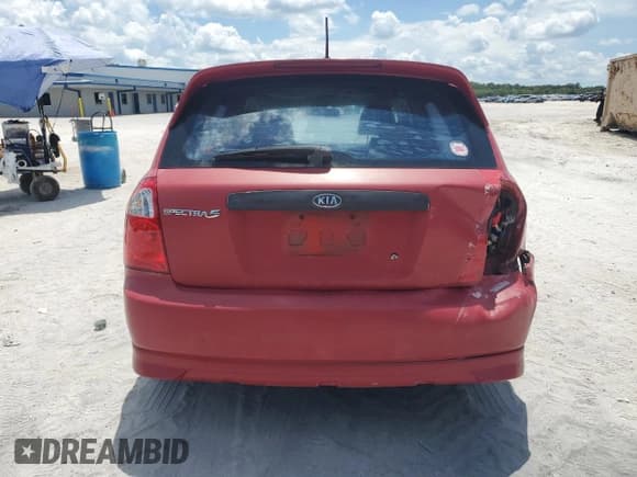 ✅ 2005 Kia Spectra • VIN: KNAFE161855099983 • Lot: 67612615. Wystawiony na Copart z przebiegiem 108 640 mil. Bezpłatny archiwum sprzedaży aukcyjnych z USA i szczegółowy raport historii pojazdu na DreamBid. Zdjęcie 6.