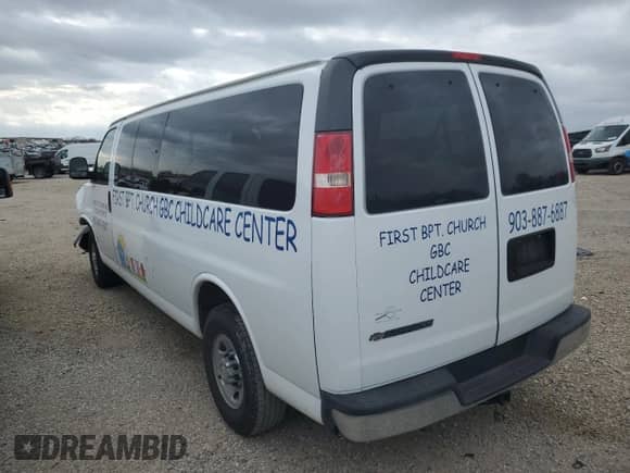 2017 Chevrolet Express Passenger LT с VIN 1GAZGPFG3H1169380, выставлен на аукционе Copart как лот 85080614 с пробегом 42 651 миль миль и Списание • Salvage title. История ставок и продаж доступна на DreamBid. Изображение 2.