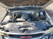 ✅ 2001 GMC Sierra 2500HD SL • VIN: 1GTHK29U01Z288260 • Lot: 80630905. Wystawiony na Copart z przebiegiem 187 125 mil. Bezpłatny archiwum sprzedaży aukcyjnych z USA i szczegółowy raport historii pojazdu na DreamBid. Zdjęcie 11.