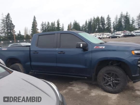 ✅ 2020 Chevrolet Silverado 1500 LT Trail Boss • VIN: 1GCPYFED5LZ147453 • Lot: 43795154. Wystawiony na IAAI z przebiegiem Nie podano. Bezpłatny archiwum sprzedaży aukcyjnych z USA i szczegółowy raport historii pojazdu na DreamBid. Zdjęcie 12.