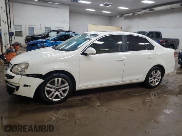 ✅ 2007 Volkswagen Jetta Wolfsburg Edition • VIN: 3VWEF71KX7M121619 • Лот: 63281085. Опубликован ранее на Copart с пробегом 188 422 миль. Бесплатный доступ к архиву аукционных продаж из США и подробный отчёт об истории автомобиля на DreamBid. Изображение 1.
