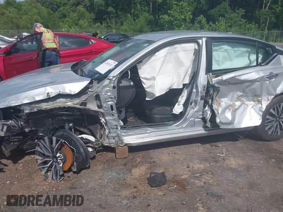 ✅ 2024 Nissan Altima SV • VIN: 1N4BL4DV4RN391317 • Lot: 42541921. Listed on IAAI with 36,019 mi. Free auction sales archive from the USA and detailed vehicle history report at DreamBid. Image 6.