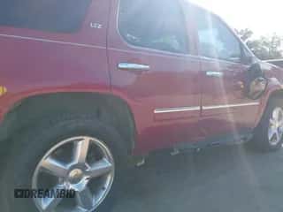 2013 Chevrolet Tahoe LTZ с VIN 1GNSCCE01DR369386, выставлен на аукционе IAAI как лот 43212029 с пробегом 254 194 миль миль и . История ставок и продаж доступна на DreamBid. Изображение 6.