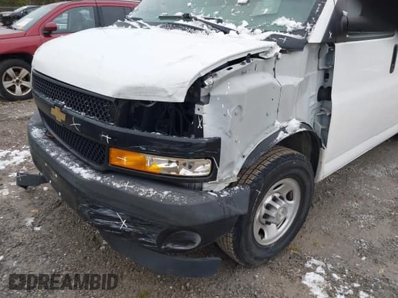 ✅ 2020 Chevrolet Express Cargo • VIN: 1GCWGAFG9L1237973 • Lot: 43649275. Wystawiony na IAAI z przebiegiem 87 903 mil. Bezpłatny archiwum sprzedaży aukcyjnych z USA i szczegółowy raport historii pojazdu na DreamBid. Zdjęcie 6.