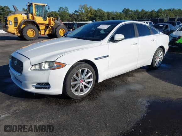 ✅ 2014 Jaguar XJ • VIN: SAJWA1CZ1E8V72082 • Лот: 43448896. Опубликован ранее на IAAI с пробегом 171 152 миль. Бесплатный доступ к архиву аукционных продаж из США и подробный отчёт об истории автомобиля на DreamBid. Изображение 2.