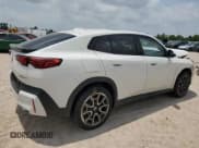 ✅ 2024 BMW X2 xDrive28i • VIN: WBX63GM09R5Y49034 • Lot: 57237784. Wystawiony na Copart z przebiegiem 5 402 mil. Bezpłatny archiwum sprzedaży aukcyjnych z USA i szczegółowy raport historii pojazdu na DreamBid. Zdjęcie 3.