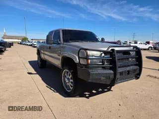 ✅ 2004 Chevrolet Silverado 2500HD LS • VIN: 1GCHK29224E274404 • Lot: 91057115. Wystawiony na Copart z przebiegiem 255 097 mil. Bezpłatny archiwum sprzedaży aukcyjnych z USA i szczegółowy raport historii pojazdu na DreamBid. Zdjęcie 1.
