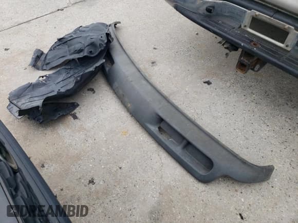 ✅ 2002 Chevrolet Silverado 1500 LS • VIN: 2GCEC19T421274325 • Lot: 70411694. Wystawiony na Copart z przebiegiem 304 519 mil. Bezpłatny archiwum sprzedaży aukcyjnych z USA i szczegółowy raport historii pojazdu na DreamBid. Zdjęcie 14.