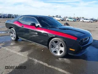 ✅ 2013 Dodge Challenger R/T Classic • VIN: 2C3CDYBT1DH554130 • Lot: 43667586. Wystawiony na IAAI z przebiegiem 101 863 mil. Bezpłatny archiwum sprzedaży aukcyjnych z USA i szczegółowy raport historii pojazdu na DreamBid. Zdjęcie 1.