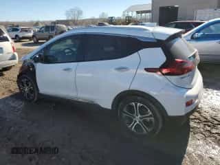 2017 Chevrolet Bolt EV Premier z VIN 1G1FX6S04H4169733, wystawiony jako Copart lot #38943834 z przebiegiem 57 721 mil mil oraz . Historia ofert i sprzedaży dostępna na DreamBid. Obrazek 2.
