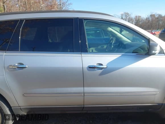 ✅ 2011 Chevrolet Traverse LTZ • VIN: 1GNKRLED9BJ287953 • Lot: 43690848. Wystawiony na IAAI z przebiegiem 134 609 mil. Bezpłatny archiwum sprzedaży aukcyjnych z USA i szczegółowy raport historii pojazdu na DreamBid. Zdjęcie 13.