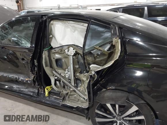 ✅ 2019 Nissan Altima Platinum • VIN: 1N4BL4FV4KC173456 • Lot: 42234741. Listed on IAAI with 76,443 mi. Free auction sales archive from the USA and detailed vehicle history report at DreamBid. Image 17.