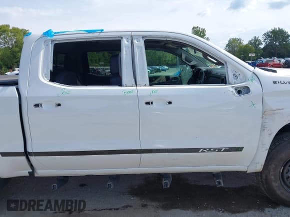 ✅ 2019 Chevrolet Silverado 1500 RST • VIN: 3GCUYEED2KG145848 • Лот: 43213065. Опубликован ранее на IAAI с пробегом 140 923 миль. Бесплатный доступ к архиву аукционных продаж из США и подробный отчёт об истории автомобиля на DreamBid. Изображение 18.