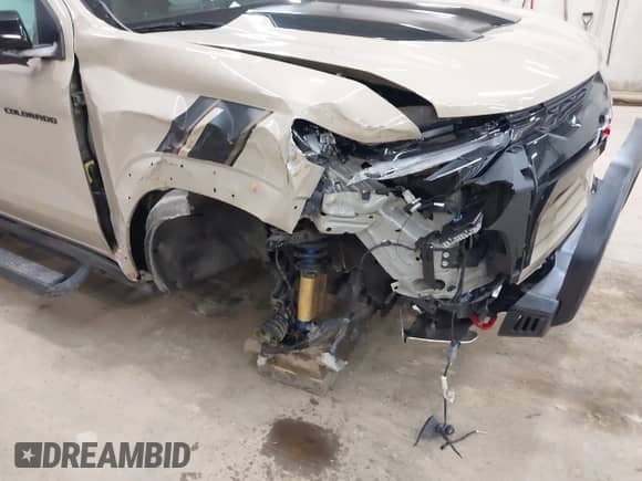 2023 Chevrolet Colorado 4WD ZR2 z VIN 1GCPTFEK4P1215680, wystawiony jako IAAI lot #43174110 z przebiegiem 29 585 mil mil oraz . Historia ofert i sprzedaży dostępna na DreamBid. Obrazek 13.