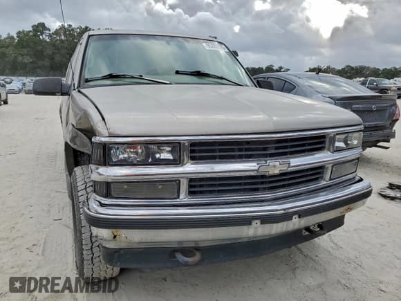 ✅ 1999 Chevrolet Suburban • VIN: 1GNFK16R5XJ387107 • Лот: 95286085. Опубликован ранее на Copart с пробегом 140 223 миль. Бесплатный доступ к архиву аукционных продаж из США и подробный отчёт об истории автомобиля на DreamBid. Изображение 5.