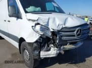 ✅ 2020 Mercedes-Benz Sprinter Cargo • VIN: W1W4ECHY5LT035395 • Lot: 42198516. Wystawiony na IAAI z przebiegiem 14 518 mil. Bezpłatny archiwum sprzedaży aukcyjnych z USA i szczegółowy raport historii pojazdu na DreamBid. Zdjęcie 6.