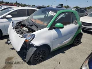 ✅ 2016 Smart fortwo Passion • VIN: WMEFJ5DA3GK077517 • Lot: 60546265. Wystawiony na Copart z przebiegiem 70 044 mil. Bezpłatny archiwum sprzedaży aukcyjnych z USA i szczegółowy raport historii pojazdu na DreamBid. Zdjęcie 1.