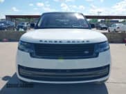 ✅ 2023 Land Rover Range Rover SE • VIN: SALKP9E77PA075564 • Lot: 43009703. Wystawiony na IAAI z przebiegiem Nie podano. Bezpłatny archiwum sprzedaży aukcyjnych z USA i szczegółowy raport historii pojazdu na DreamBid. Zdjęcie 11.