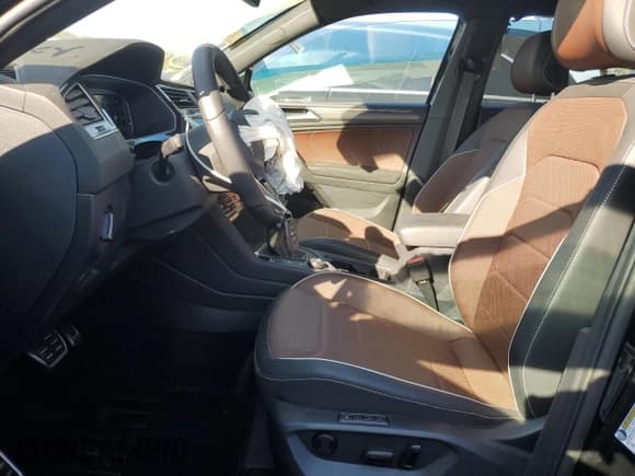 ✅ 2024 Volkswagen Tiguan SEL R-Line • VIN: 3VV4B7AX6RM181018 • Lot: 81213725. Listed on Copart with 10,016 mi. Free auction sales archive from the USA and detailed vehicle history report at DreamBid. Image 7.