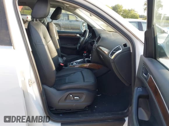 ✅ 2017 Audi Q5 Premium • VIN: WA1C2AFP4HA089833 • Lot: 43001177. Listed on IAAI with 85,566 mi. Free auction sales archive from the USA and detailed vehicle history report at DreamBid. Image 5.