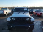 ✅ 2023 Jeep Gladiator Sport S • VIN: 1C6HJTAG7PL577721 • Lot: 43888896. Wystawiony na IAAI z przebiegiem 71 579 mil. Bezpłatny archiwum sprzedaży aukcyjnych z USA i szczegółowy raport historii pojazdu na DreamBid. Zdjęcie 12.