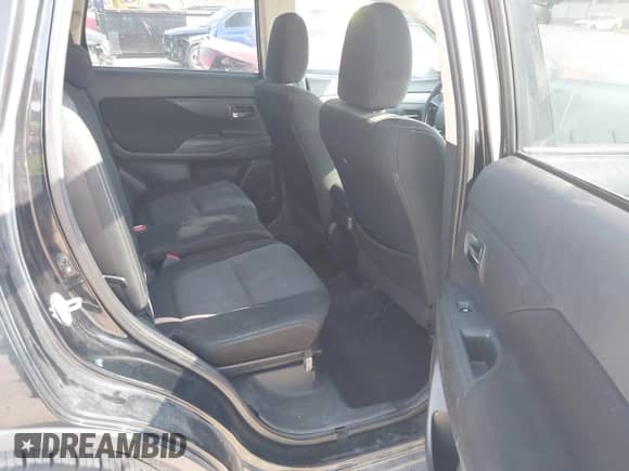 2018 Mitsubishi Outlander SE with VIN JA4AD3A31JJ004065, listed as a IAAI auction lot 43190539 with 160,381 mi miles and . Bid and sale history available at DreamBid. Image 8.