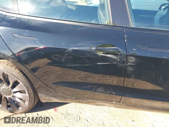 ✅ 2021 Tesla Model 3 Performance • VIN: 5YJ3E1EC6MF999321 • Lot: 41417451. Wystawiony na IAAI z przebiegiem 20 562 mil. Bezpłatny archiwum sprzedaży aukcyjnych z USA i szczegółowy raport historii pojazdu na DreamBid. Zdjęcie 20.