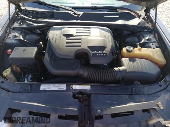 ✅ 2011 Dodge Challenger • VIN: 2B3CJ4DG1BH512889 • Lot: 46785465. Wystawiony na Copart z przebiegiem 273 040 mil. Bezpłatny archiwum sprzedaży aukcyjnych z USA i szczegółowy raport historii pojazdu na DreamBid. Zdjęcie 11.