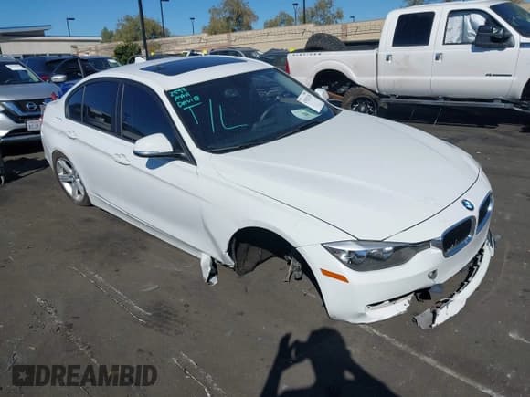 ✅ 2015 BMW 3 Series 328i • VIN: WBA3A5G50FNS88586 • Lot: 43523120. Wystawiony na IAAI z przebiegiem 47 805 mil. Bezpłatny archiwum sprzedaży aukcyjnych z USA i szczegółowy raport historii pojazdu na DreamBid. Zdjęcie 1.