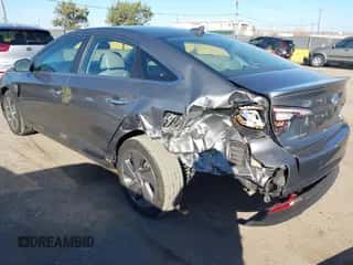 2017 Hyundai Sonata Limited с VIN KMHE54L28HA063330, выставлен на аукционе IAAI как лот 43429142 с пробегом 90 284 миль миль и . История ставок и продаж доступна на DreamBid. Изображение 3.
