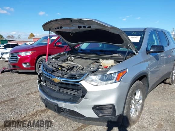 ✅ 2018 Chevrolet Traverse LS • VIN: 1GNERFKW4JJ261313 • Lot: 43489045. Wystawiony na IAAI z przebiegiem 65 355 mil. Bezpłatny archiwum sprzedaży aukcyjnych z USA i szczegółowy raport historii pojazdu na DreamBid. Zdjęcie 6.