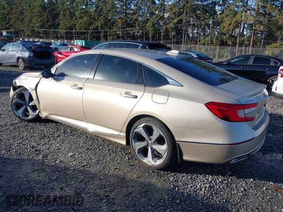 ✅ 2018 Honda Accord Touring • VIN: 1HGCV2F91JA046823 • Lot: 43656975. Wystawiony na IAAI z przebiegiem 95 653 mil. Bezpłatny archiwum sprzedaży aukcyjnych z USA i szczegółowy raport historii pojazdu na DreamBid. Zdjęcie 3.