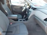 ✅ 2014 Chevrolet Traverse LS • VIN: 1GNKRFED9EJ225412 • Lot: 43590821. Wystawiony na IAAI z przebiegiem 175 248 mil. Bezpłatny archiwum sprzedaży aukcyjnych z USA i szczegółowy raport historii pojazdu na DreamBid. Zdjęcie 5.