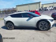 ✅ 2024 Kia EV6 Wind • VIN: KNDC3DLC1R5182759 • Lot: 42809240. Wystawiony na IAAI z przebiegiem 24 183 mil. Bezpłatny archiwum sprzedaży aukcyjnych z USA i szczegółowy raport historii pojazdu na DreamBid. Zdjęcie 13.