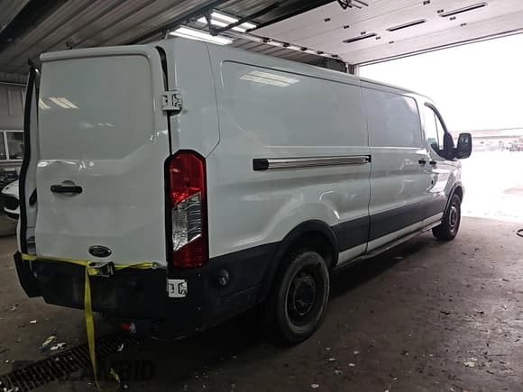 ✅ 2019 Ford Transit Cargo • VIN: 1FTYR2YM4KKA85623 • Lot: 43943597. Wystawiony na IAAI z przebiegiem 97 589 mil. Bezpłatny archiwum sprzedaży aukcyjnych z USA i szczegółowy raport historii pojazdu na DreamBid. Zdjęcie 20.