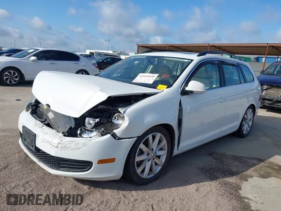 ✅ 2014 Volkswagen Jetta TDI w/Sunroof & Nav • VIN: 3VWPL7AJ0EM608544 • Lot: 42549920. Listed on IAAI with 185,900 mi. Free auction sales archive from the USA and detailed vehicle history report at DreamBid. Image 20.