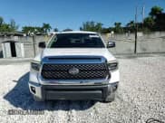 ✅ 2018 Toyota Tundra SR5 • VIN: 5TFDW5F14JX714722 • Лот: 93296795. Опубликован ранее на Copart с пробегом 102 446 миль. Бесплатный доступ к архиву аукционных продаж из США и подробный отчёт об истории автомобиля на DreamBid. Изображение 13.