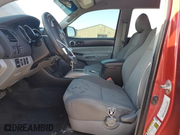 ✅ 2015 Toyota Tacoma • VIN: 3TMLU4EN9FM203763 • Lot: 92786155. Listed on Copart with 209,705 mi. Free auction sales archive from the USA and detailed vehicle history report at DreamBid. Image 7.