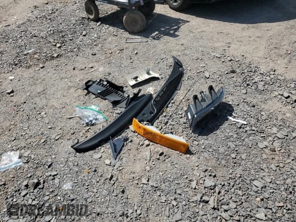 ✅ 2023 Chevrolet Express Cargo • VIN: 1GCWGAFP6P1180332 • Lot: 68127825. Wystawiony na Copart z przebiegiem 18 833 mil. Bezpłatny archiwum sprzedaży aukcyjnych z USA i szczegółowy raport historii pojazdu na DreamBid. Zdjęcie 13.